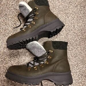 Women's Olive Green Lace-Up Winter Hiker Boots